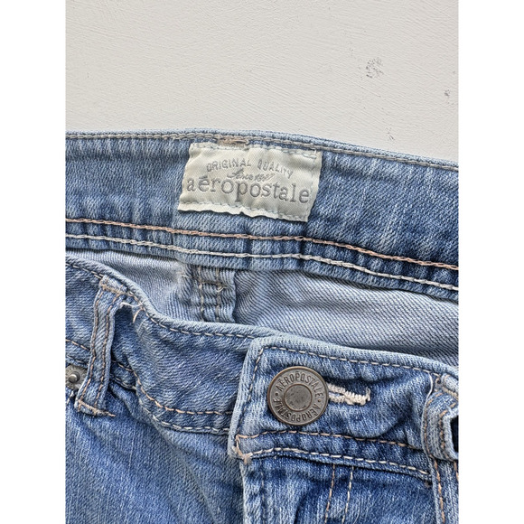 Aeropostale Womens Chelsea Boot Cut Blue Denim Jeans Stretchy Size 3/4 Short - Picture 2 of 3